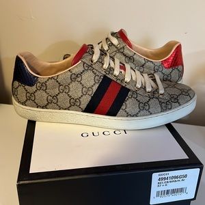 GUCCI Women's Ace GG Supreme Low Top Sneakers- Like New 37